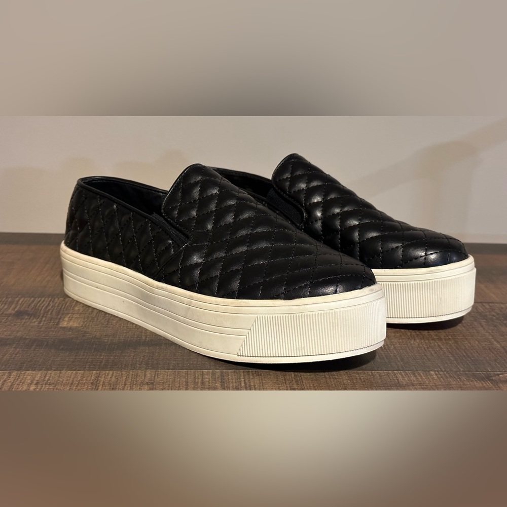 NEW Candie’s leather slip on black sneakers 8.5